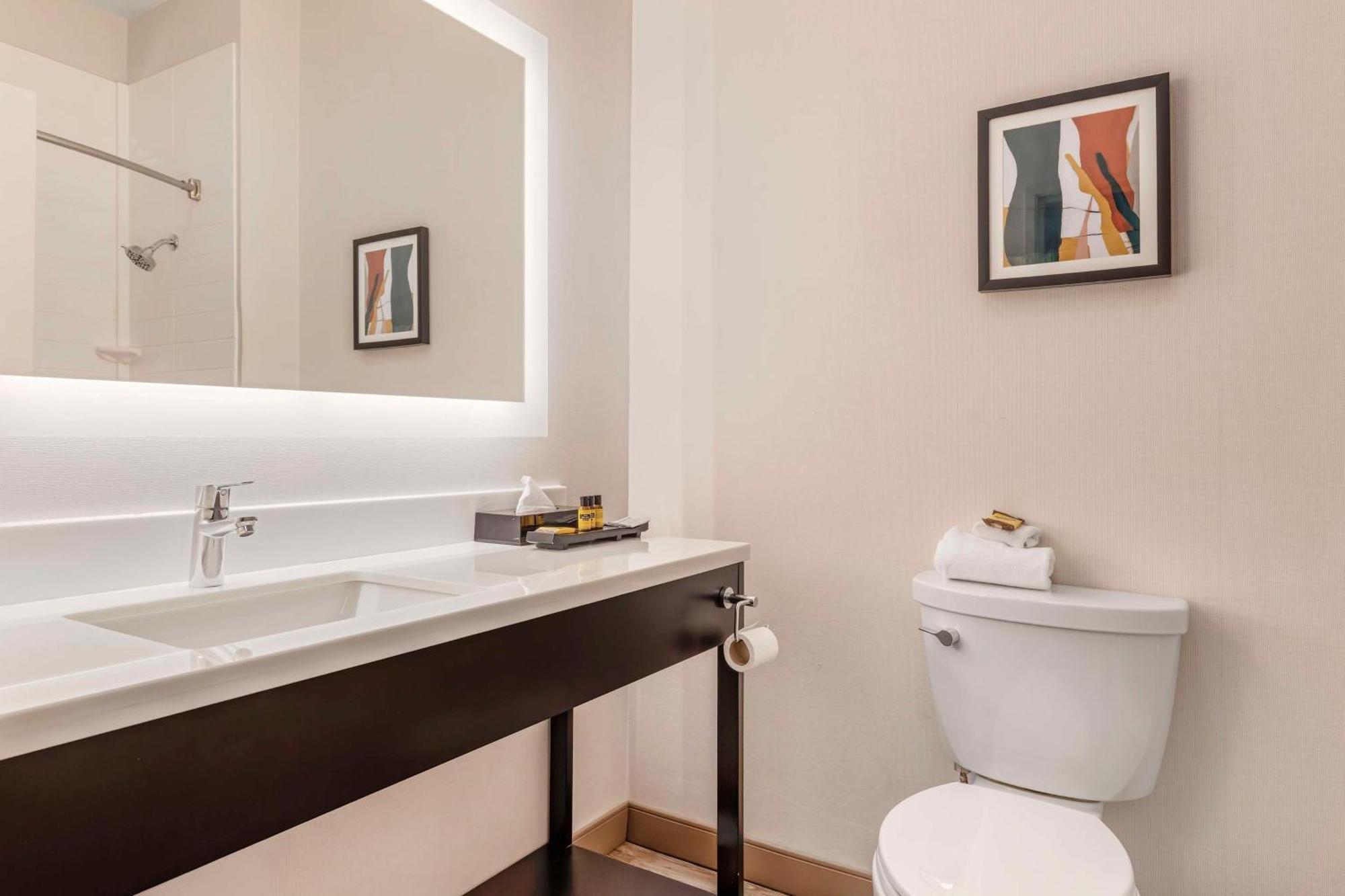 Western Riata Hotel 5*