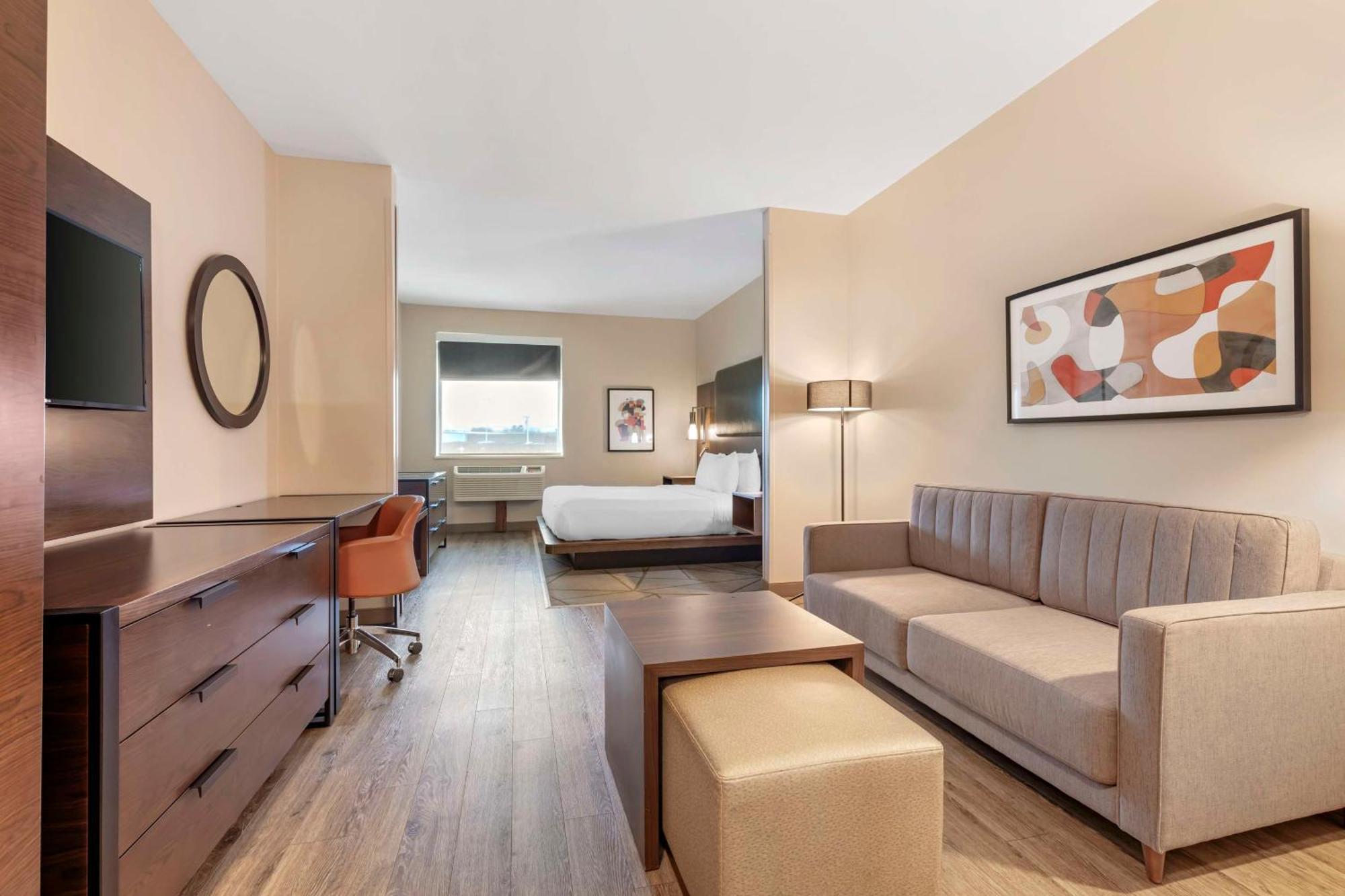 Western Riata 5* Brownwood